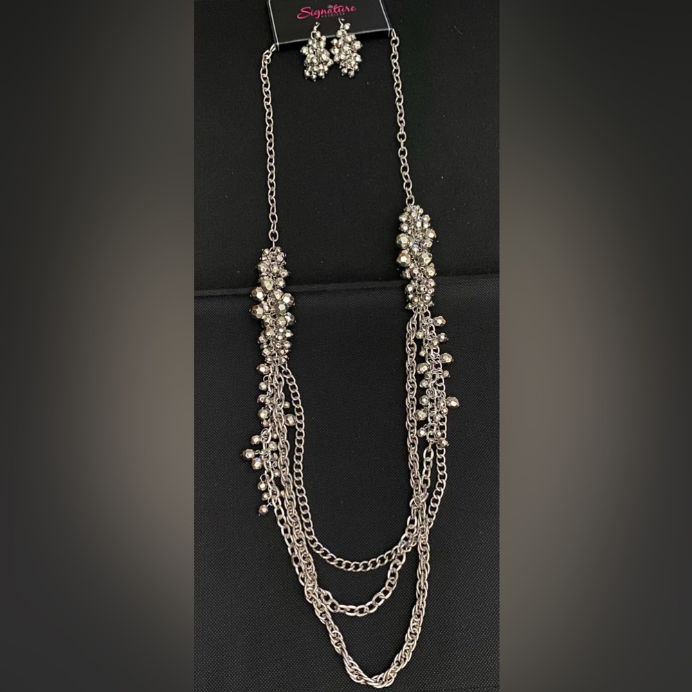 ❣️Long silver multi layered hematite beads Zi collection necklace❣️*